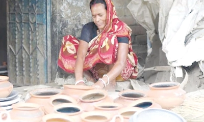 বর্ষায় বিপর্যয়ে মৃৎশিল্প