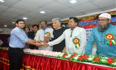 সম্মাননা পেলেন মো. জাহিদুল ইসলাম 