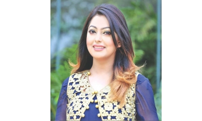 মামলার আসামি  হয়েও প্রকাশ্যে  নায়িকা নিপুণ