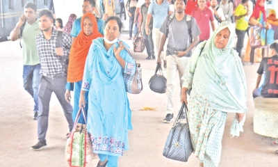 পূজার ছুটি শেষে  চেনা রূপে ঢাকা