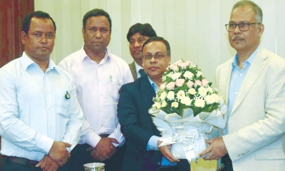 নাগরিক সেবার মানোন্নয়নে  তাগিদ ডিএসসিসির  নতুন প্রশাসকের