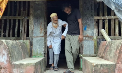 আলো বিলিয়ে অন্ধকারে  শিক্ষকের নিঃসঙ্গ জীবন