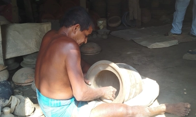 অভাব-অনাহারে দিন  কাটছে মৃৎশিল্পীদের