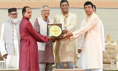 ধর্ম-মত নির্বিশেষে  সবাই আমরা এক  পরিবারের সদস্য