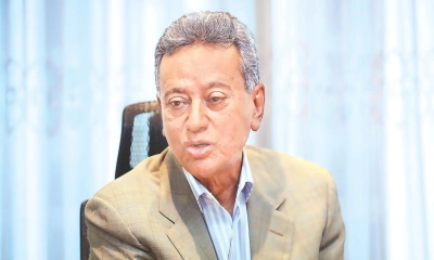 বিতর্কিতদের সরিয়ে সরকারকে  তত্ত্বাবধায়ক আদলে যেতে হবে