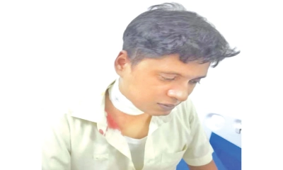 শিক্ষককে ছুরি মেরে  টিসি দেওয়ার প্রতিশোধ ছাত্রীর