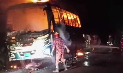 বরগুনায় বাসে  আগুন
