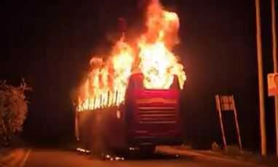 বাড্ডায় বাসে আগুন, ককটেল বিস্ফোরণ