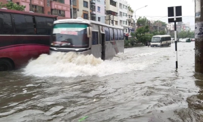 টানা ভারী বৃষ্টিতে ঢাকার বিভিন্ন এলাকায় জলাবদ্ধতা, দুর্ভোগে নগরবাসী