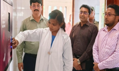 মেশিনে দূর হচ্ছে দুশ্চিন্তা, নারী শিক্ষার্থীদের স্বাস্থ্য সুরক্ষায় স্যানিটারি ন্যাপকিন ভেন্ডিং মেশিন