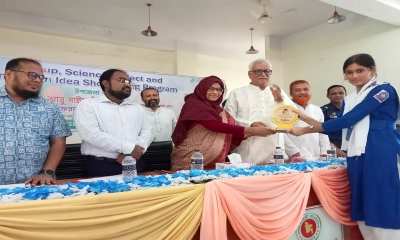 আমাকে ফুলের ডালা দিয়ে খুশি করার দরকার নেই, দেশের জন্য কাজ করুন : চাঁদ এমপি