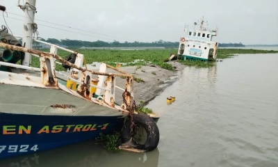 ডুবন্ত পণ্যবাহী কার্গোতে যুবকের অর্ধ গলিত লাশ উদ্ধার