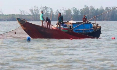 টেকনাফ উপকূলে ছয় জেলে অপহরণ, ট্রলারসহ ধরে নিল ‘আরাকান আর্মি’