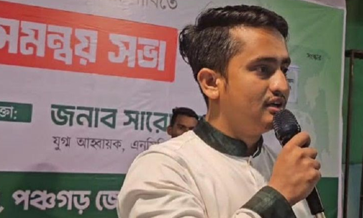 পঞ্চগড় সরকারি অডিটোরিয়ামে সারজিস আলম। ছবি- সংগৃহীত