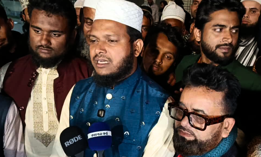 বিজয়ের পর সালাহউদ্দিন আইয়ুবী কাপাসিয়াবাসীর প্রতি কৃতজ্ঞতা প্রকাশ করেন।  ছবি : রূপালী বাংলাদেশ