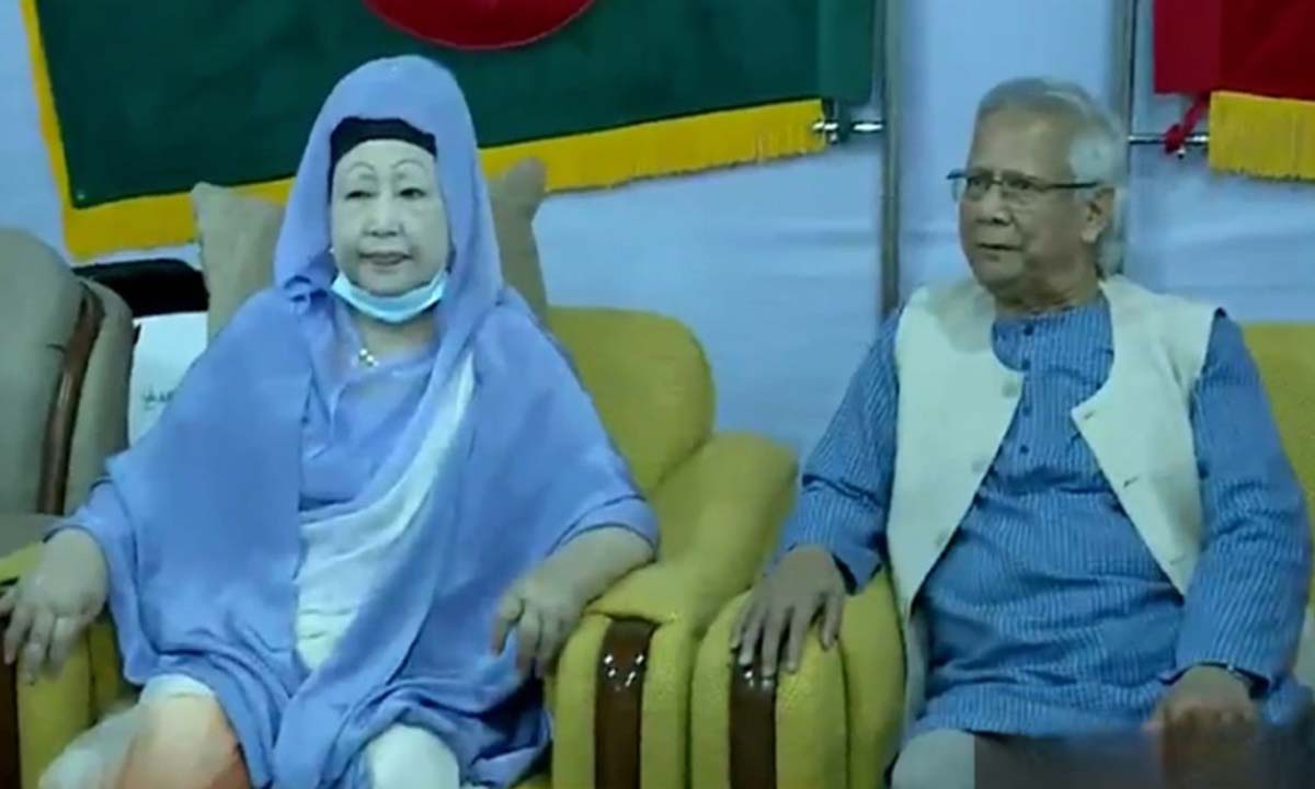 সশস্ত্র বাহিনী দিবসের অনুষ্ঠানে প্রধান উপদেষ্টার সঙ্গে খালেদা জিয়া। ছবি- সংগৃহীত