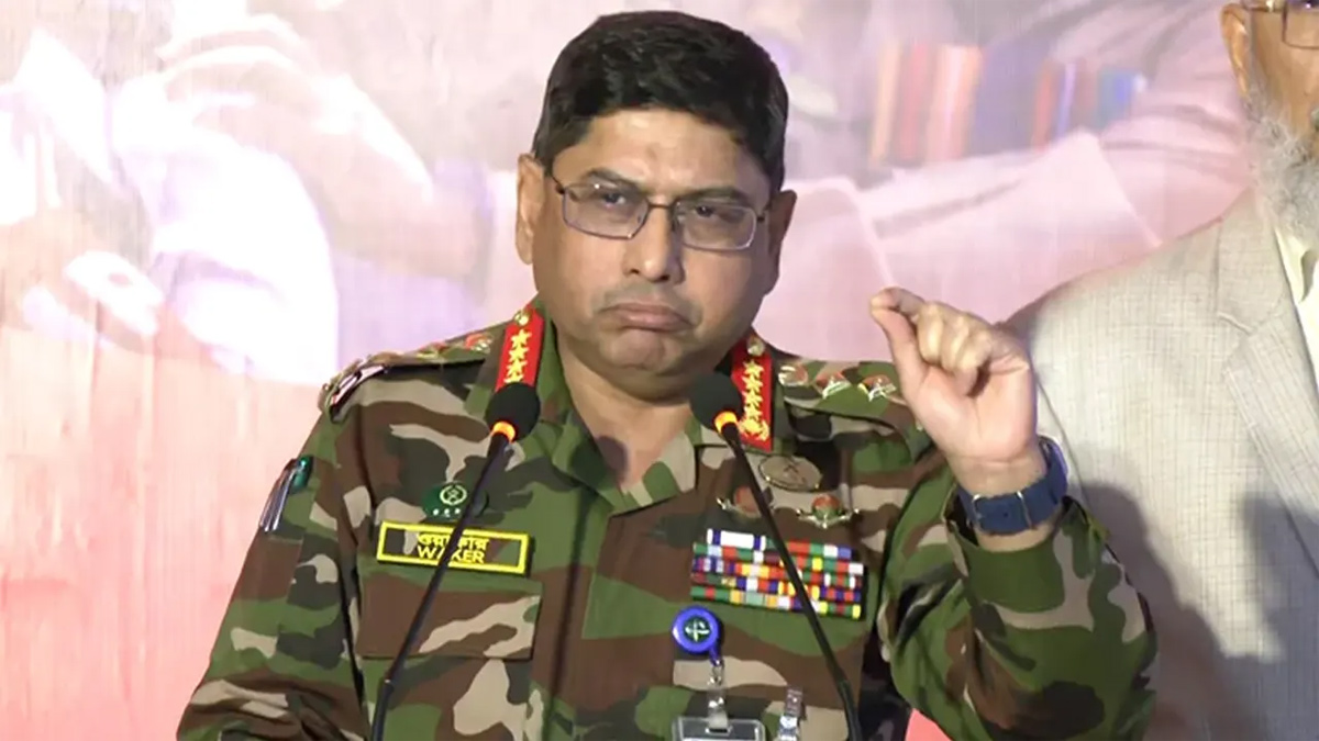 সেনাবাহিনীর প্রধান জেনারেল ওয়াকার-উজ-জামান।
