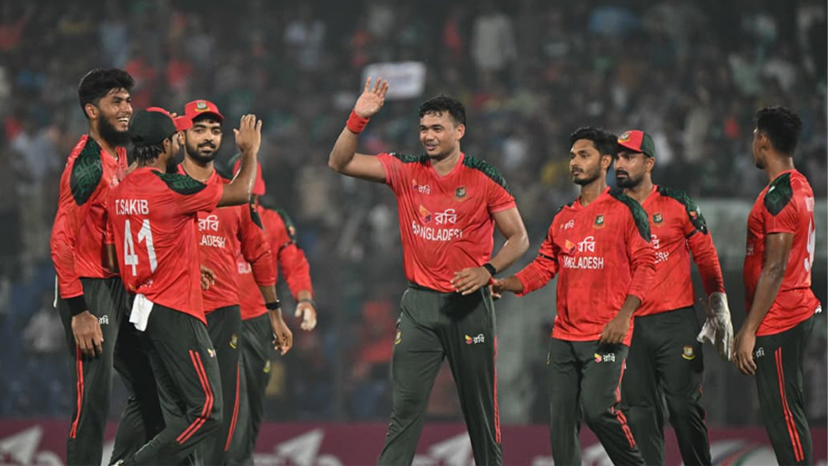 মাঠে বাংলাদেশ জাতীয় ক্রিকেট দল। ছবি- সংগৃহীত