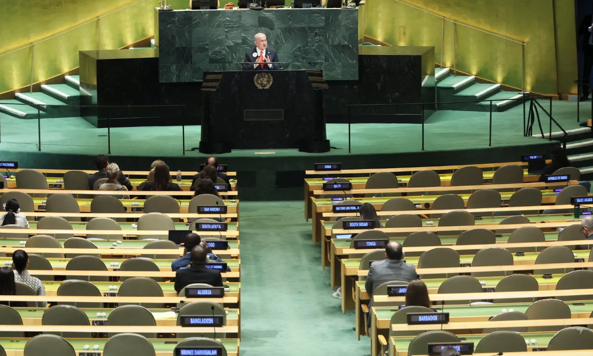 জাতিসংঘের সাধারণ পরিষদের অধিবেশনে ইসরায়েলের প্রধানমন্ত্রী নেতানিয়াহুর ভাষণের সময় বাংলাদেশ প্রতিনিধিদের আসনসহ ফাঁকা ছিল বেশকিছু আসন। ছবি- সংগৃহীত