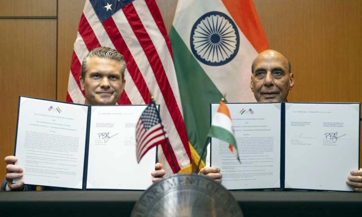 রাজনাথ সিংয়ের সঙ্গে মার্কিন প্রতিরক্ষা মন্ত্রী পিট হেগসেথ। ছবি- সংগৃহীত