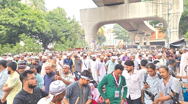 ইবতেদায়ি শিক্ষক আন্দোলন দাবি আদায়ে ‘যমুনা’  অভিমুখে লংমার্চের  ঘোষণা