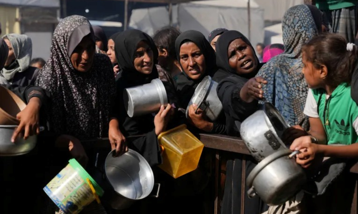 গাজার ত্রাণকেন্দ্রের ভিড়। ছবি- সংগৃহীত