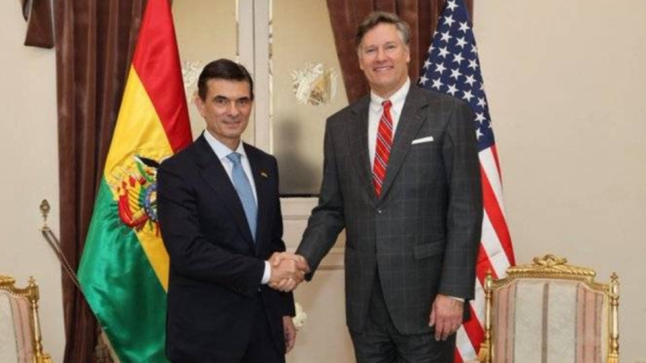 রদ্রিগো পাজ ও ল্যান্ডাউ। ছবি- সংগৃহীত