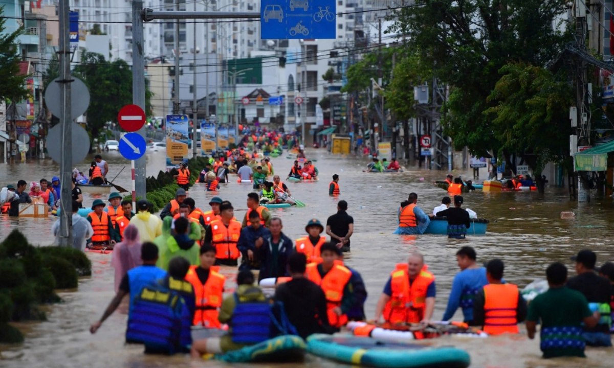 ভিয়েতনামে বন্যায় বিপর্যস্ত জনপদ। ছবি- সংগৃহীত