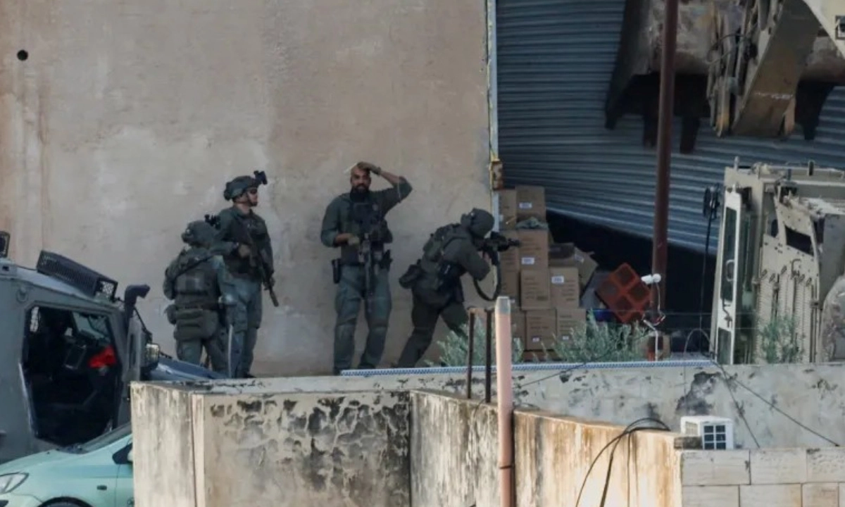 জেনিনে ইসরায়েলি বাহিনীর অভিযান। ছবি- রয়টার্স