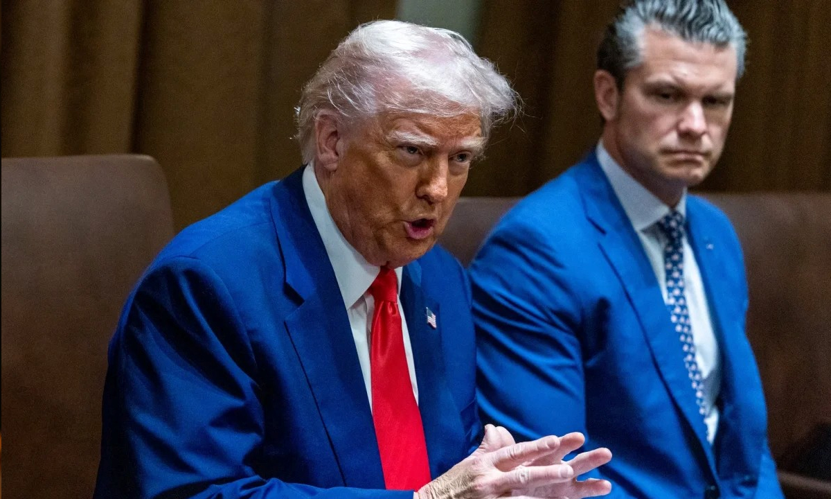 ট্রাম্প ও অ্যাডমিরাল (ফ্রাঙ্ক) ব্র্যাডলি। ছবি- সংগৃহীত