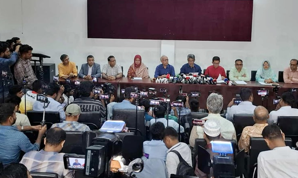 ডাকসুর আনুষ্ঠানিক তফসিল ঘোষণা করেন প্রধান রিটার্নিং কর্মকর্তা অধ্যাপক ড. মোহাম্মদ জসীম উদ্দিন।  ছবি- সংগৃহীত
