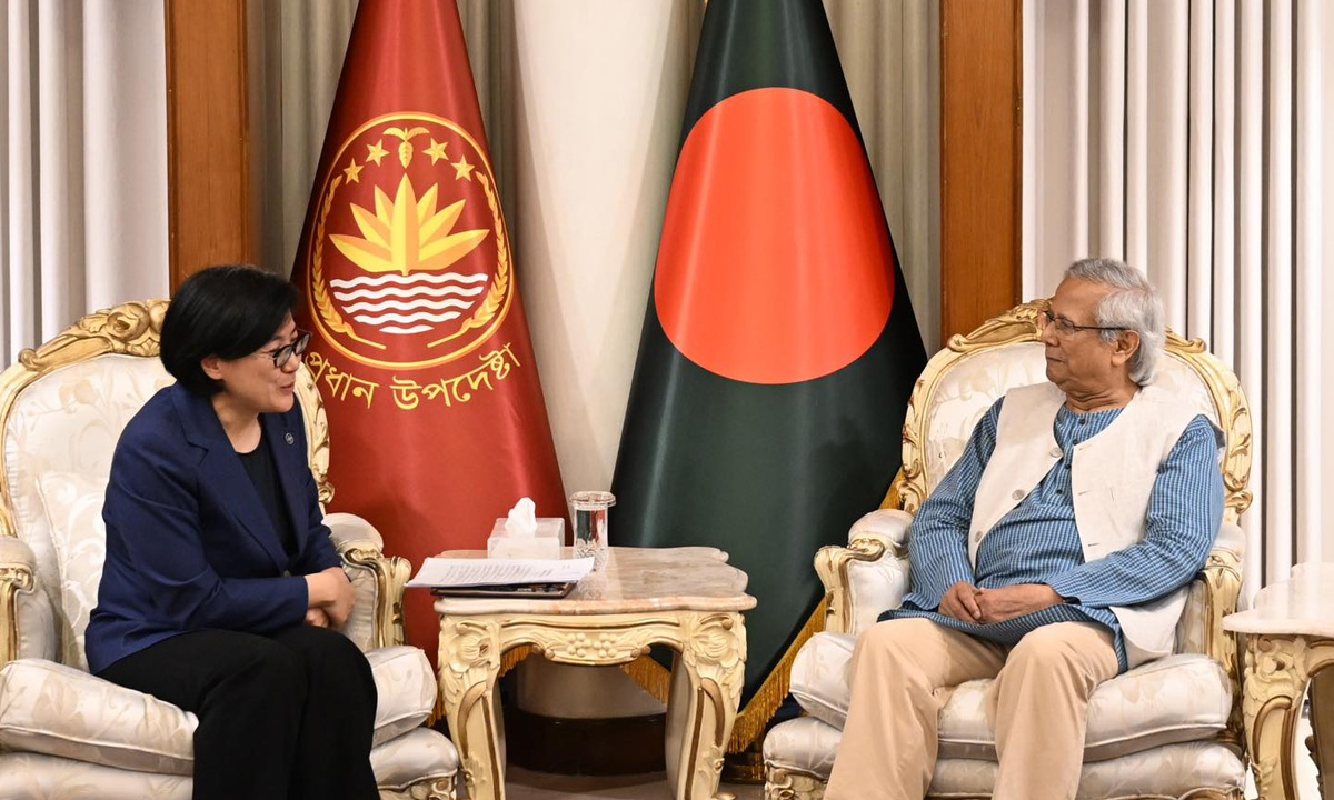প্রধান উপদেষ্টার সঙ্গে বৈঠক করেন এক্সপোর্ট-ইমপোর্ট ব্যাংক অব চায়নার (এক্সিম ব্যাংক) ভাইস প্রেসিডেন্ট ইয়াং দোংনিং। ছবি- সংগৃহীত