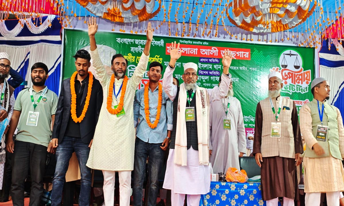 আনুষ্ঠানিকভাবে দলবদল অনুষ্ঠান। ছবি : রূপালী বাংলাদেশ