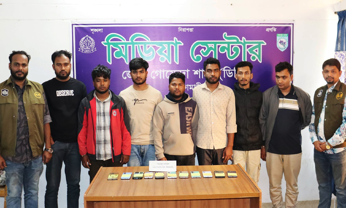 আটক ৭ প্রতারক। ছবি : রূপালী বাংলাদেশ