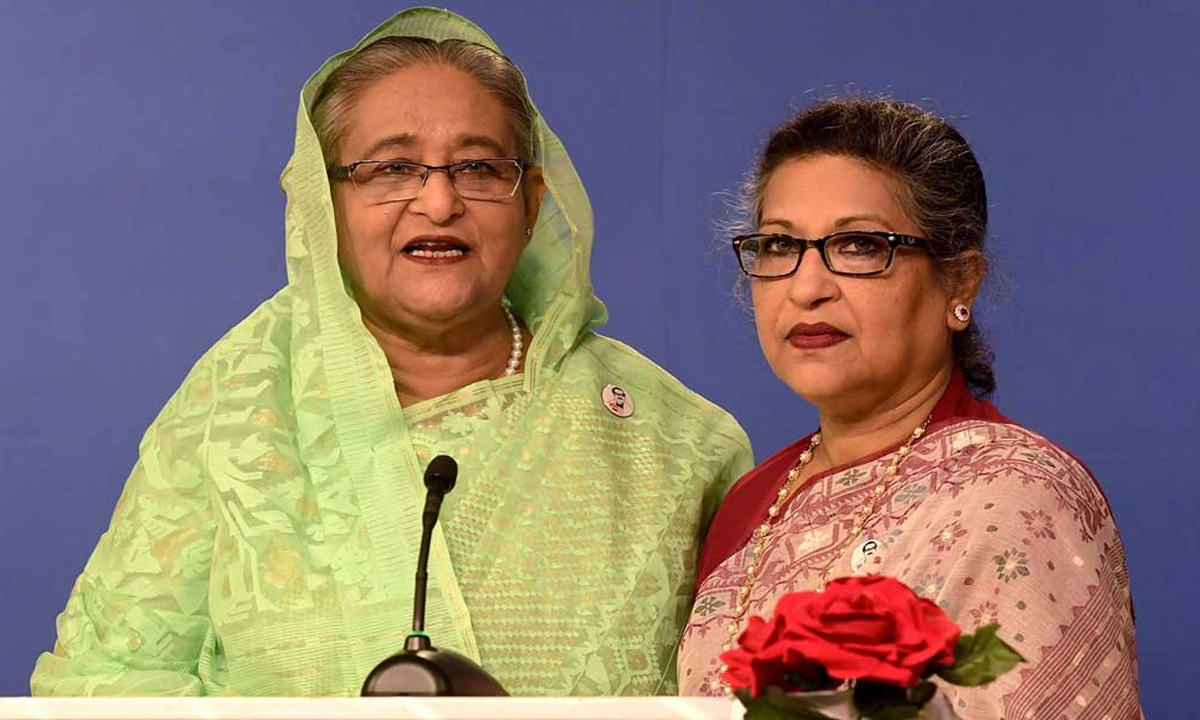 ক্ষমতাচ্যুত সাবেক প্রধানমন্ত্রী শেখ হাসিনা ও তার বোন শেখ রেহানা। ছবি- সংগৃহীত