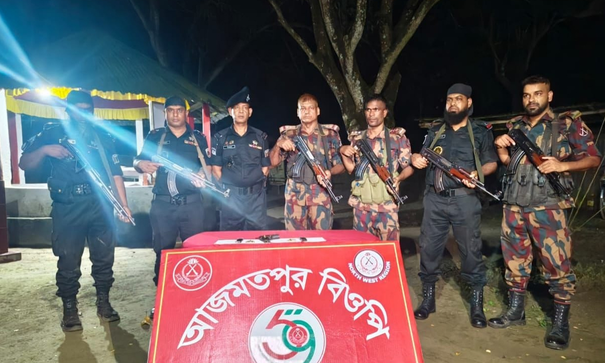 বিজিবি-র‌্যাবের অভিযানে বিদেশি অস্ত্র উদ্ধার। ছবি- সংগৃহীত