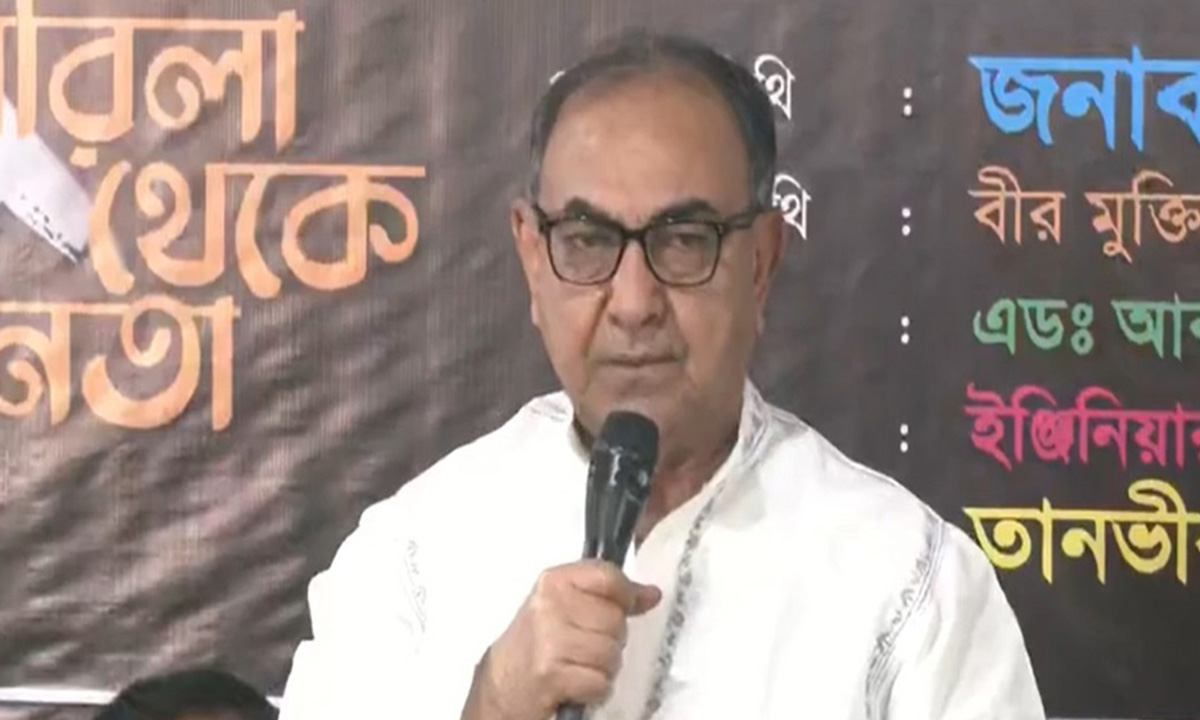 আলোচনা ও দোয়া মাহফিলে কথা বলছেন বিএনপির স্থায়ী কমিটির সদস্য মির্জা আব্বাস। ছবি- সংগৃহীত