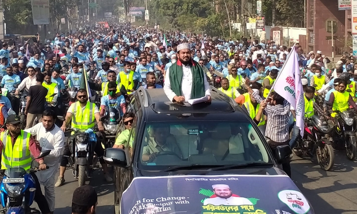 নির্বাচনী এলাকায় মোটরসাইকেল শোভাযাত্রা। ছবি: রূপালী বাংলাদেশ