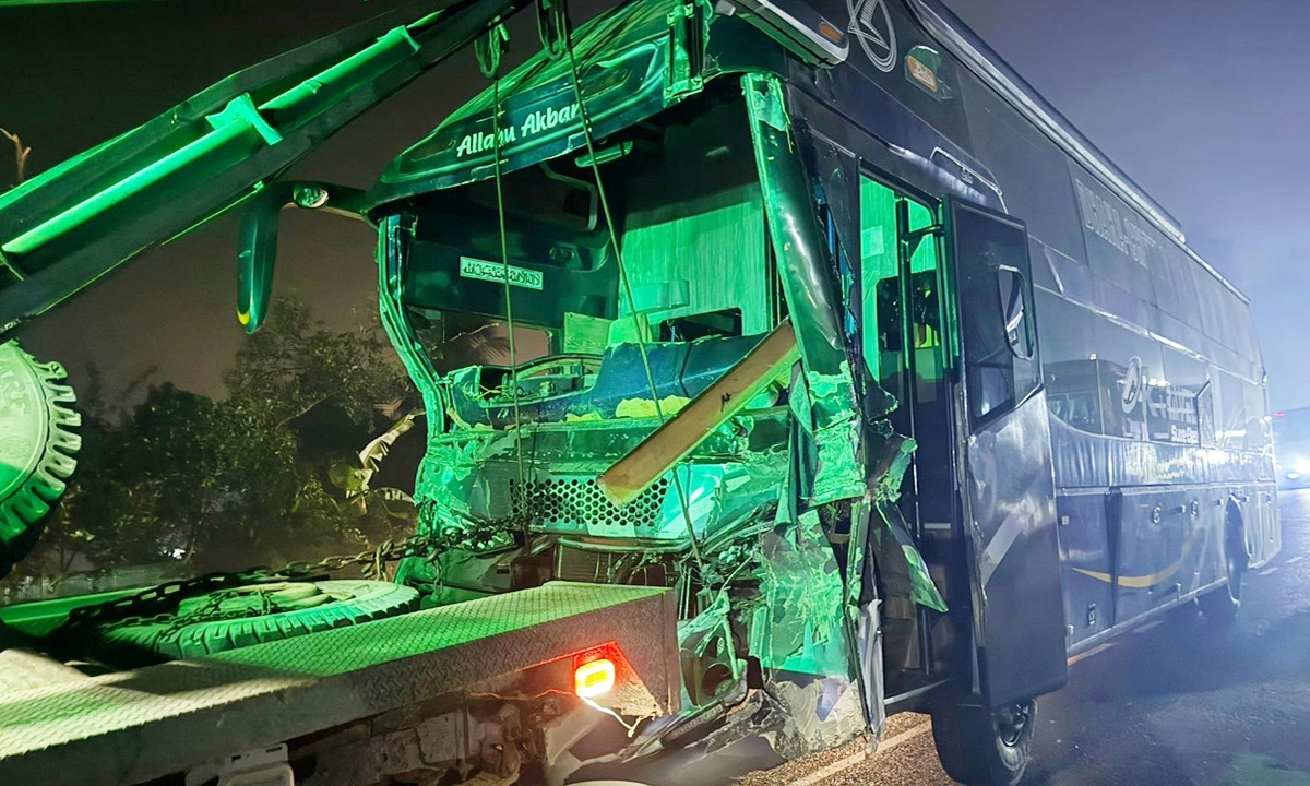 দুর্ঘটনায় দুমড়ে মুচড়ে যাওয়া বাস। ছবি- সংগৃহীত