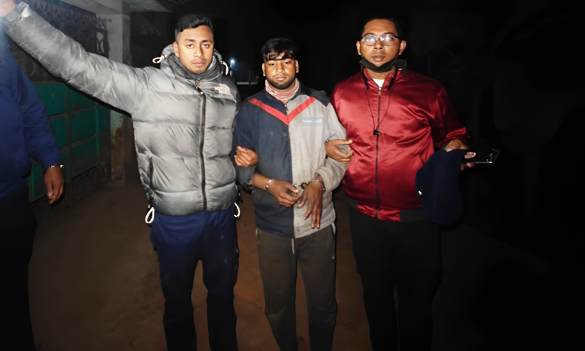 আটক স্বামী সাইমন। ছবি : রূপালী বাংলাদেশ