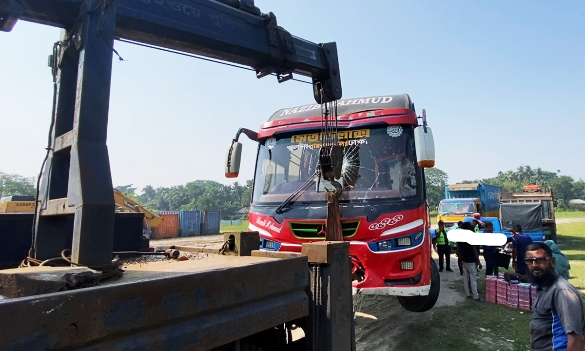 বাস সেতু ডিলাক্স। ছবি:  রূপালী বাংলাদেশ