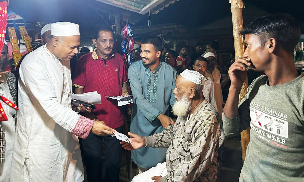 প্রচারে ব্যস্ত সময় পার করছেন প্রার্থীরা। ছবি : রূপালী বাংলাদেশ