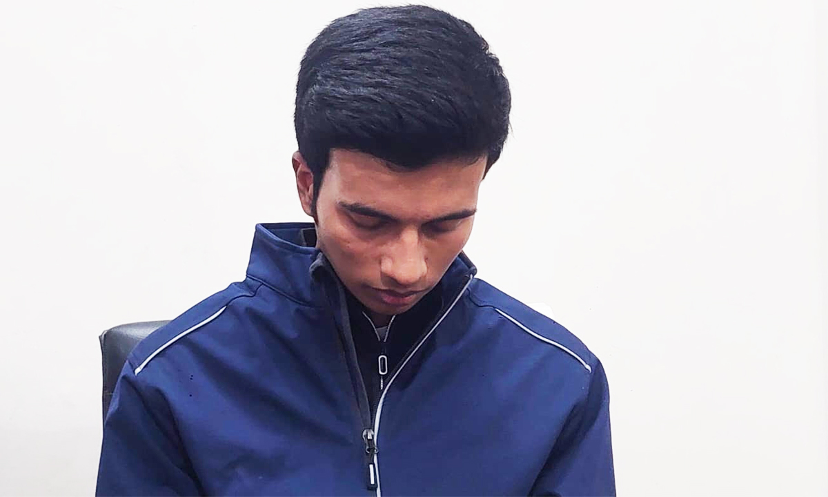 আটক দিব্য জ্যোতি সাহা। ছবি : রূপালী বাংলাদেশ