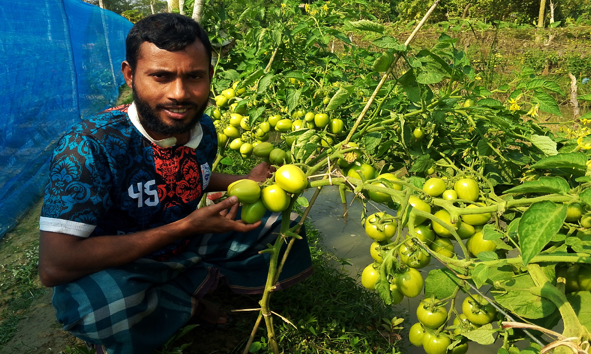 শিক্ষার্থী মাঈনুল ইসলাম। ছবি : রূপালী বাংলাদেশ