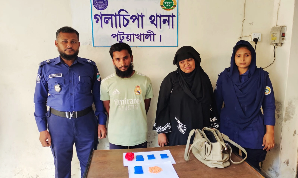 ইয়াবাসহ আটক দুই মাদককারবারি। ছবি: রূপালী বাংলাদেশ