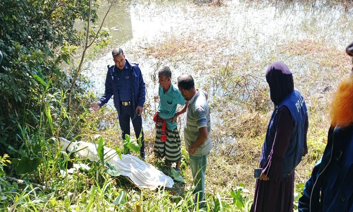 যুবতীর মরদেহ উদ্ধার। ছবি : রূপালী বাংলাদেশ