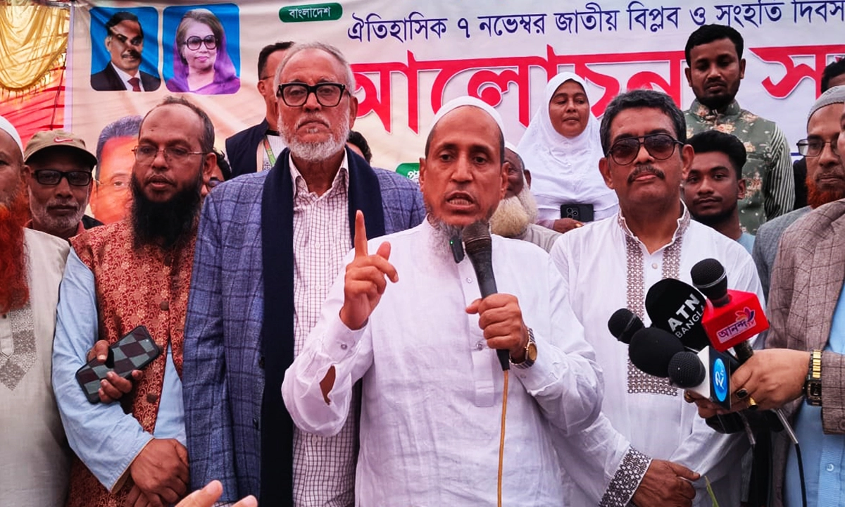 দলীয় মনোনয়ন পরিবর্তনের দাবি নেতাকর্মীদের। ছবি- রূপালী বাংলাদেশ