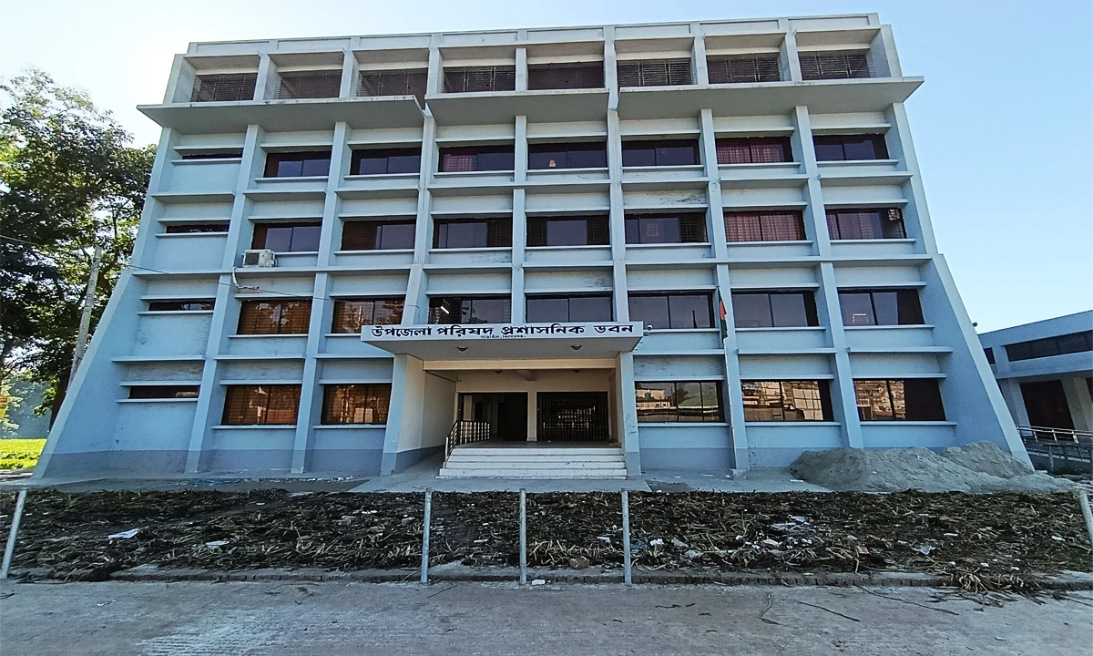 তাড়াইল উপজেলা পরিষদ ভবন। ছবি: রূপালী বাংলাদেশ