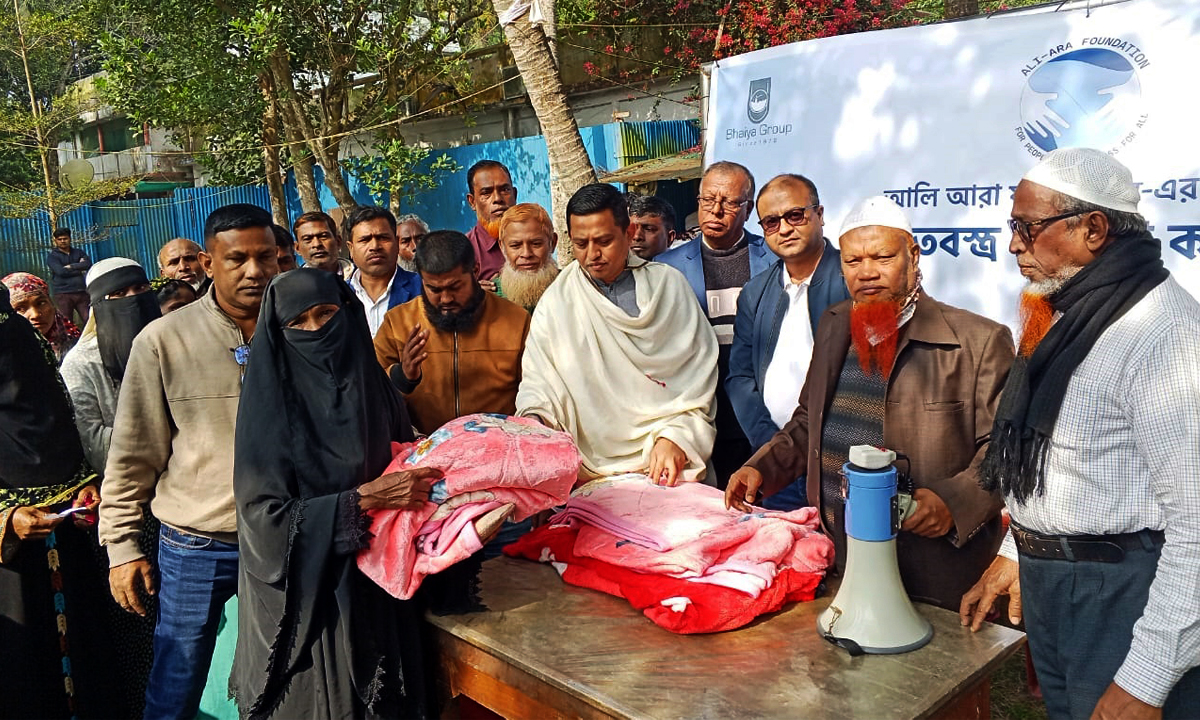 সহস্রাধিক শীতার্ত মানুষের মাঝে শীতবস্ত্র বিতরণ। ছবি : রূপালী বাংলাদেশ