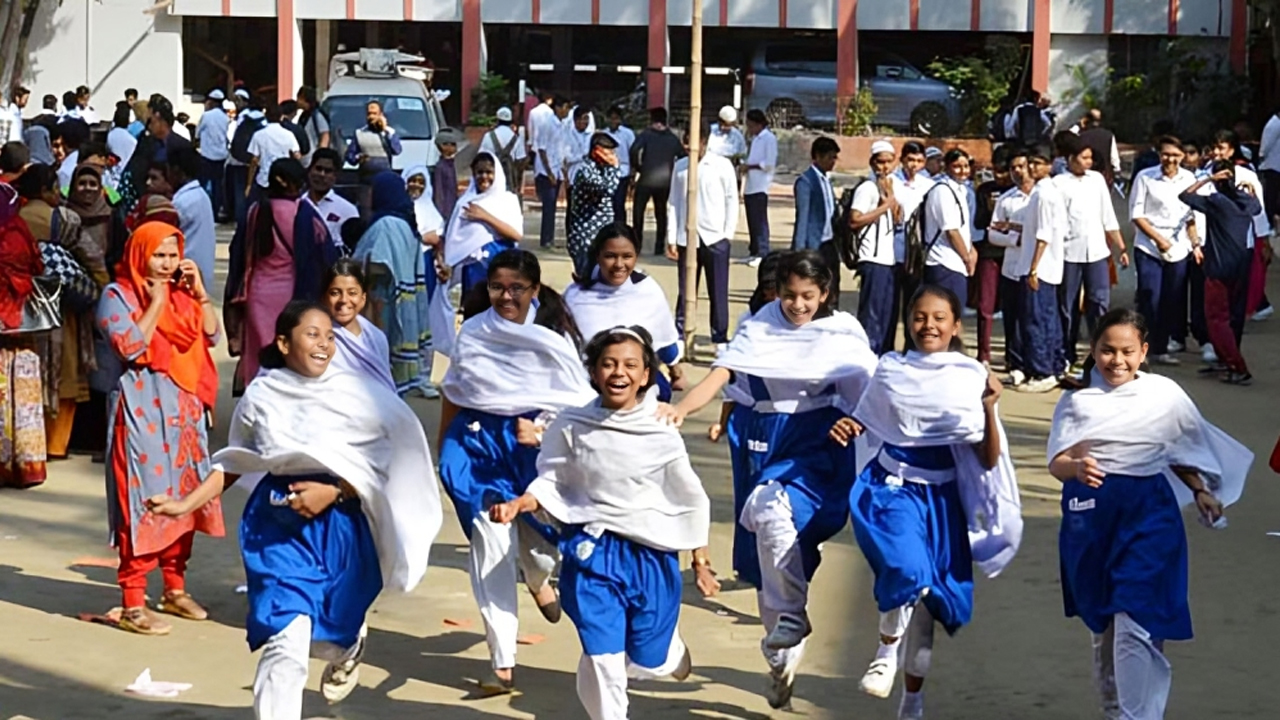 টানা ছুটিতে যাচ্ছে শিক্ষাপ্রতিষ্ঠানগুলো। ছবি- সংগৃহীত